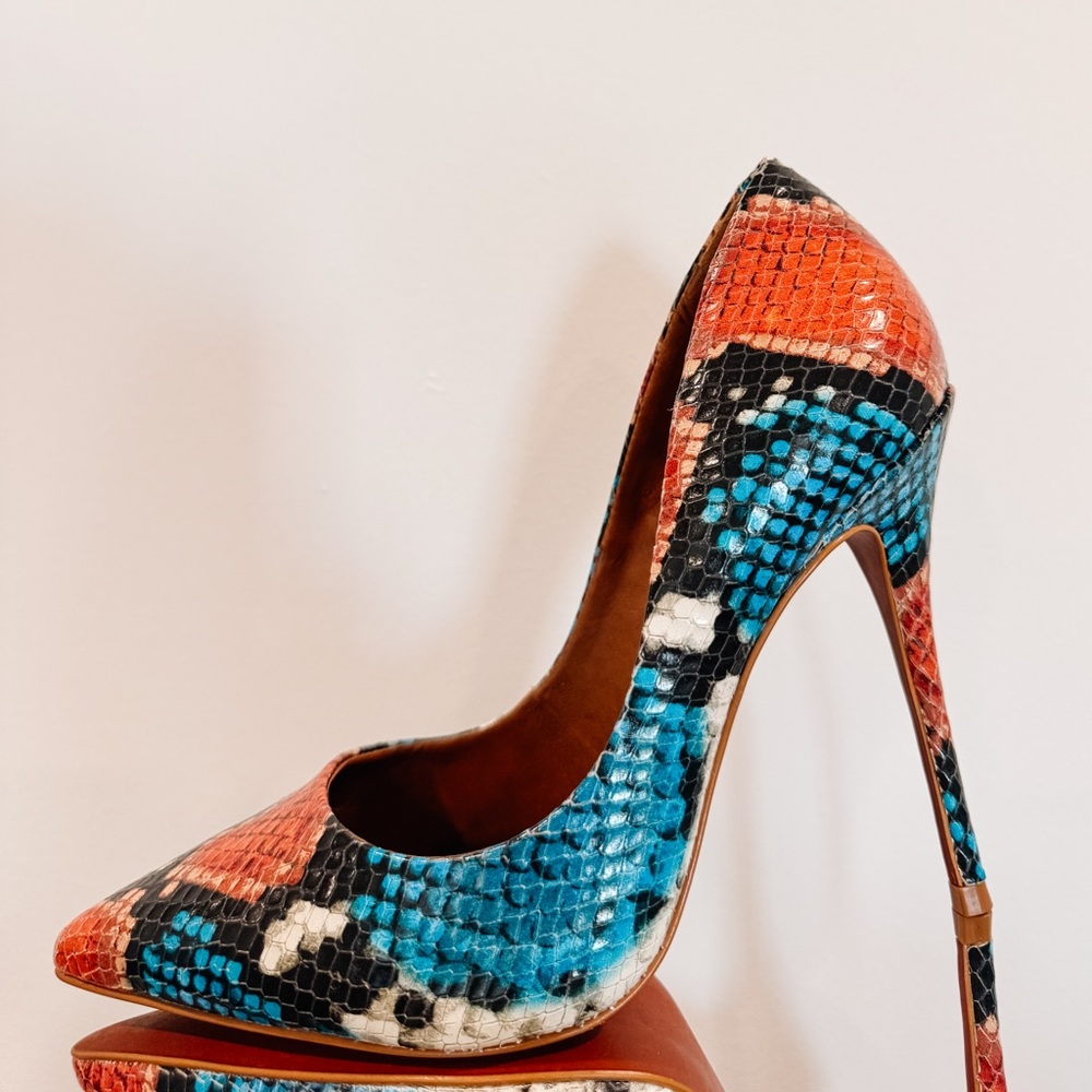 L'INTERVALLE: High Heel Pumps Pink & Aqua Python - Picture 2 of 10